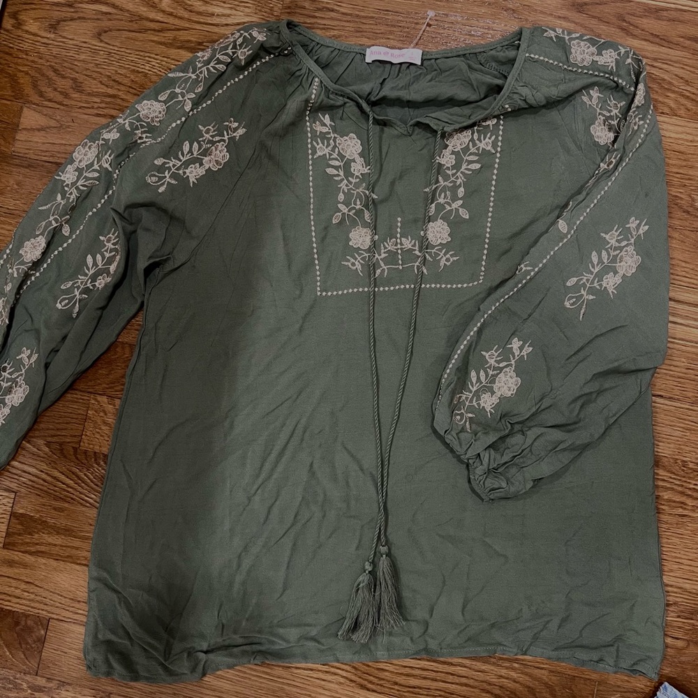 Green embroidered floral blouse with tassel #floralblouse